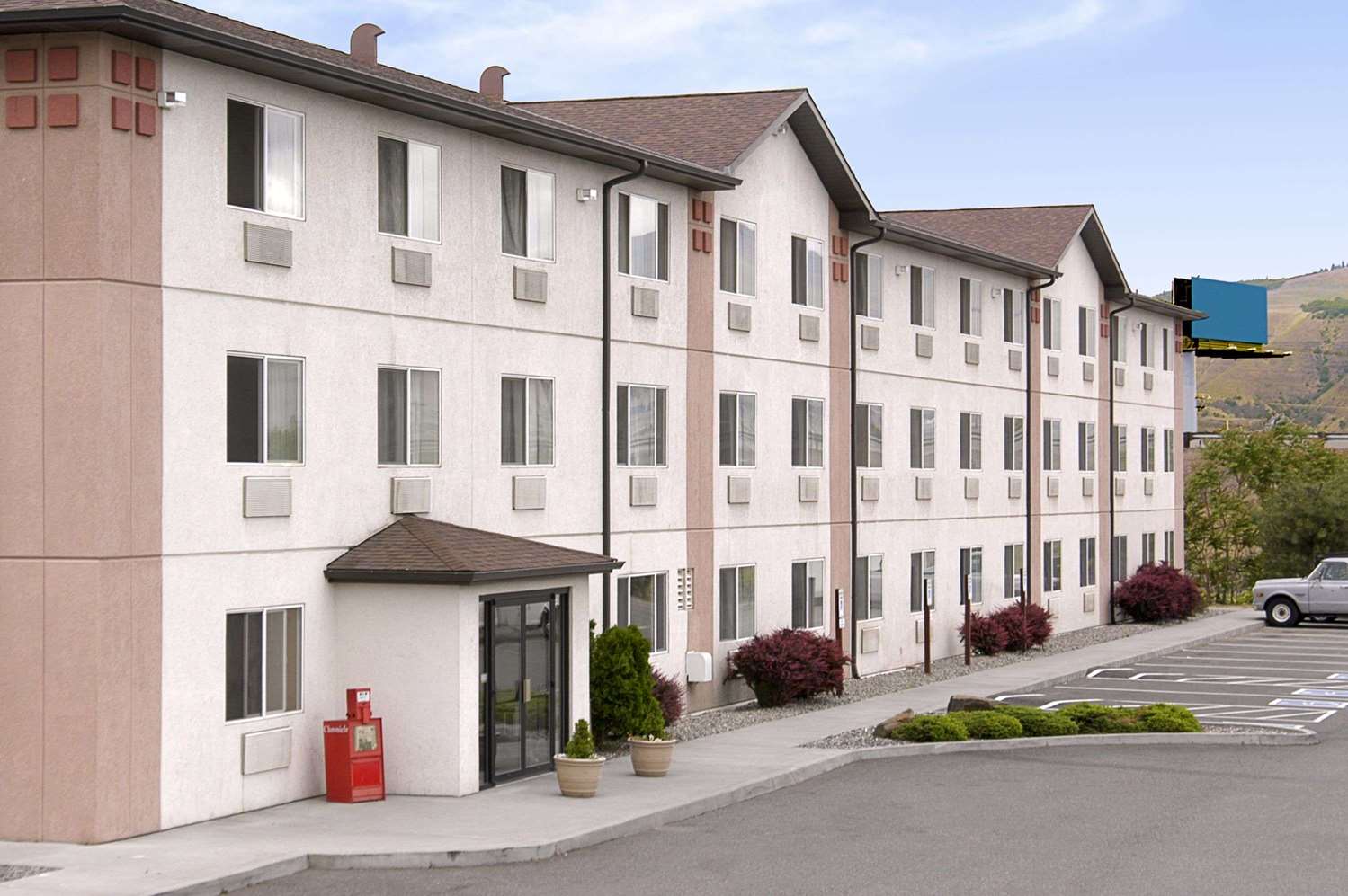 Super 8 By Wyndham The Dalles OR 18/24