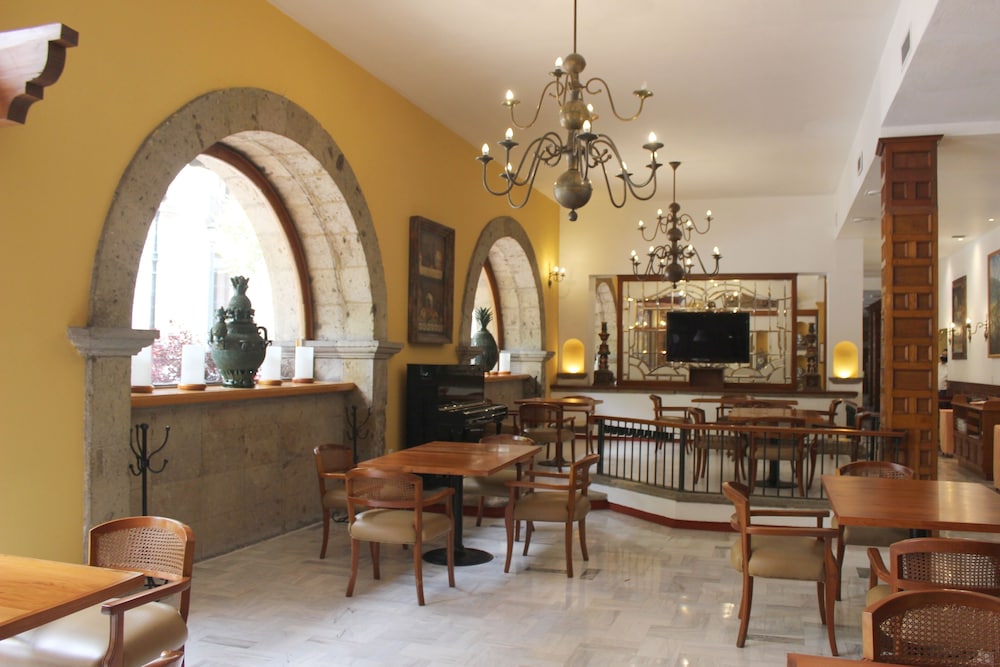 Hotel De Mendoza 45/57