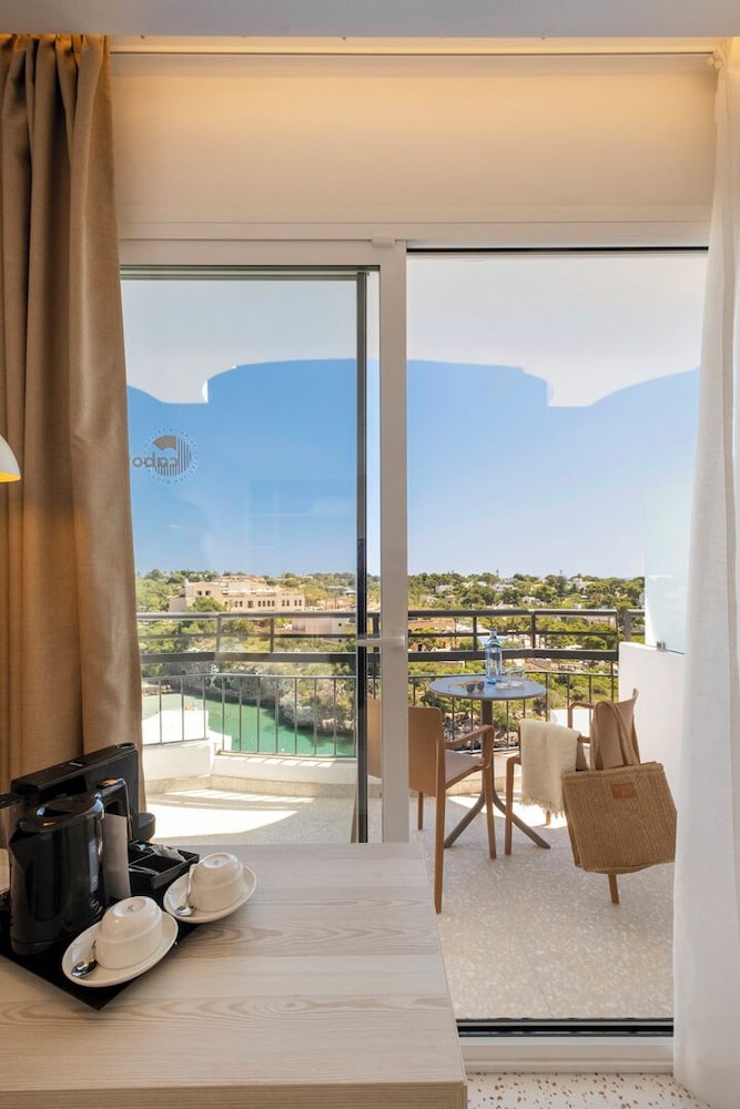 Cala Ferrera Hotel 160/191