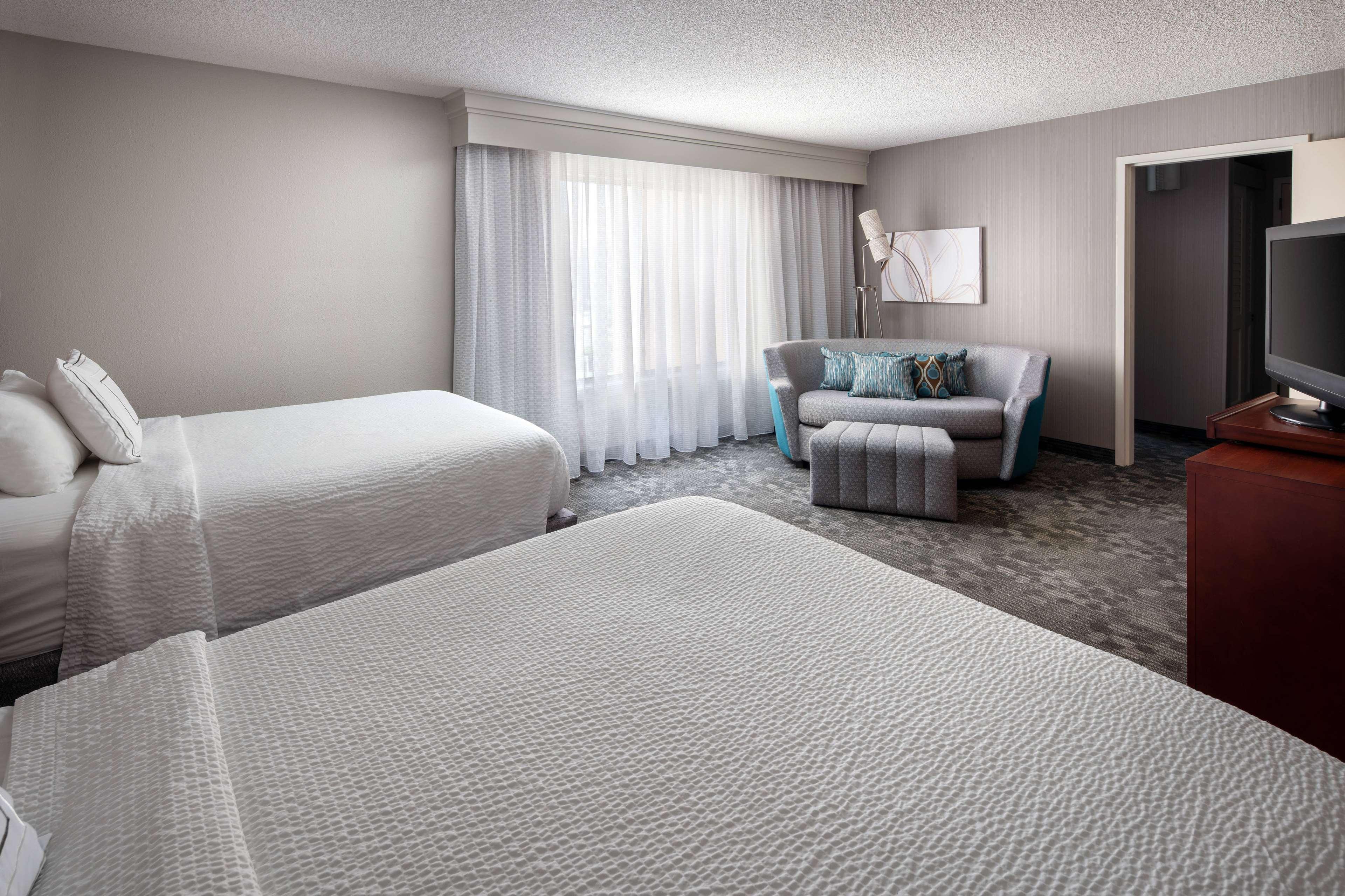 Room, Queen Bed, Accessible