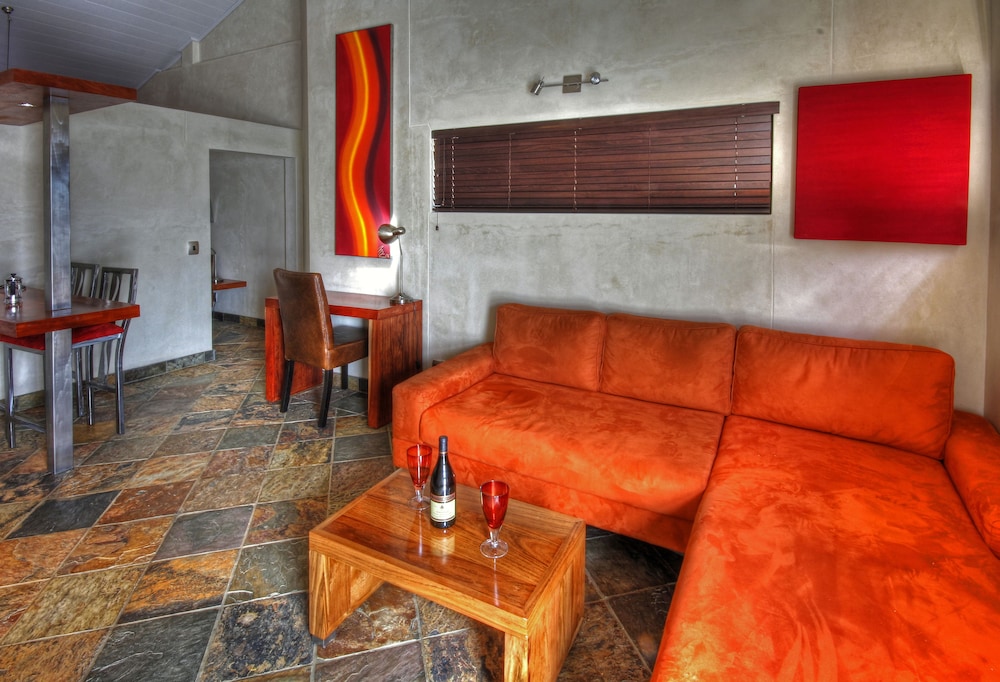Hartmann Suites 10/15