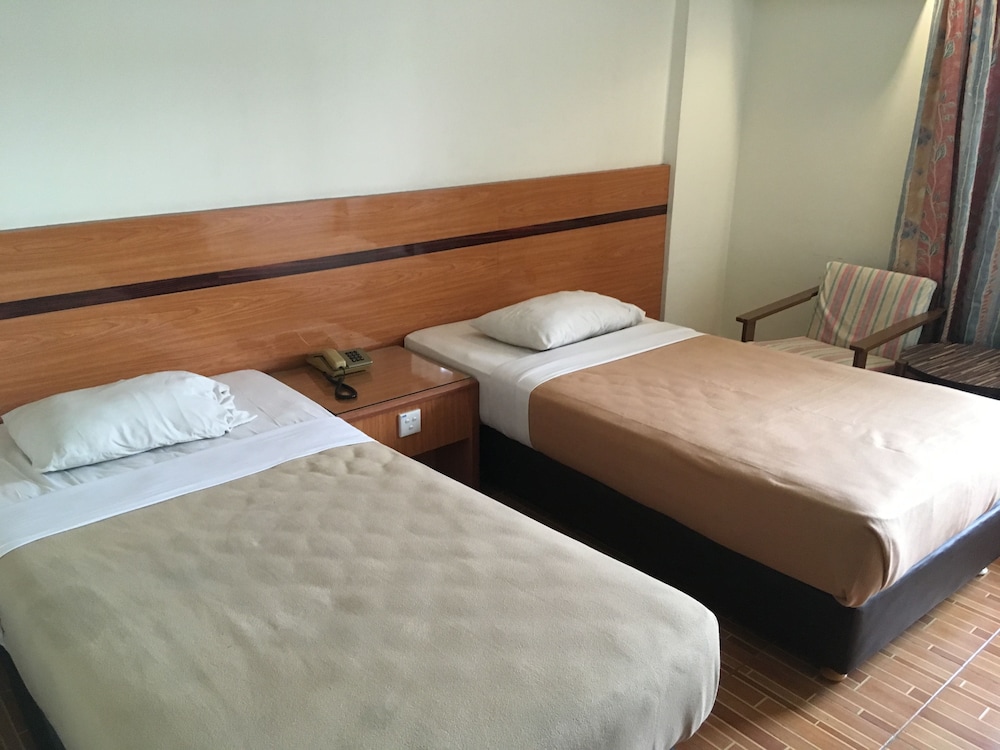 Paradise Hotel 24/39