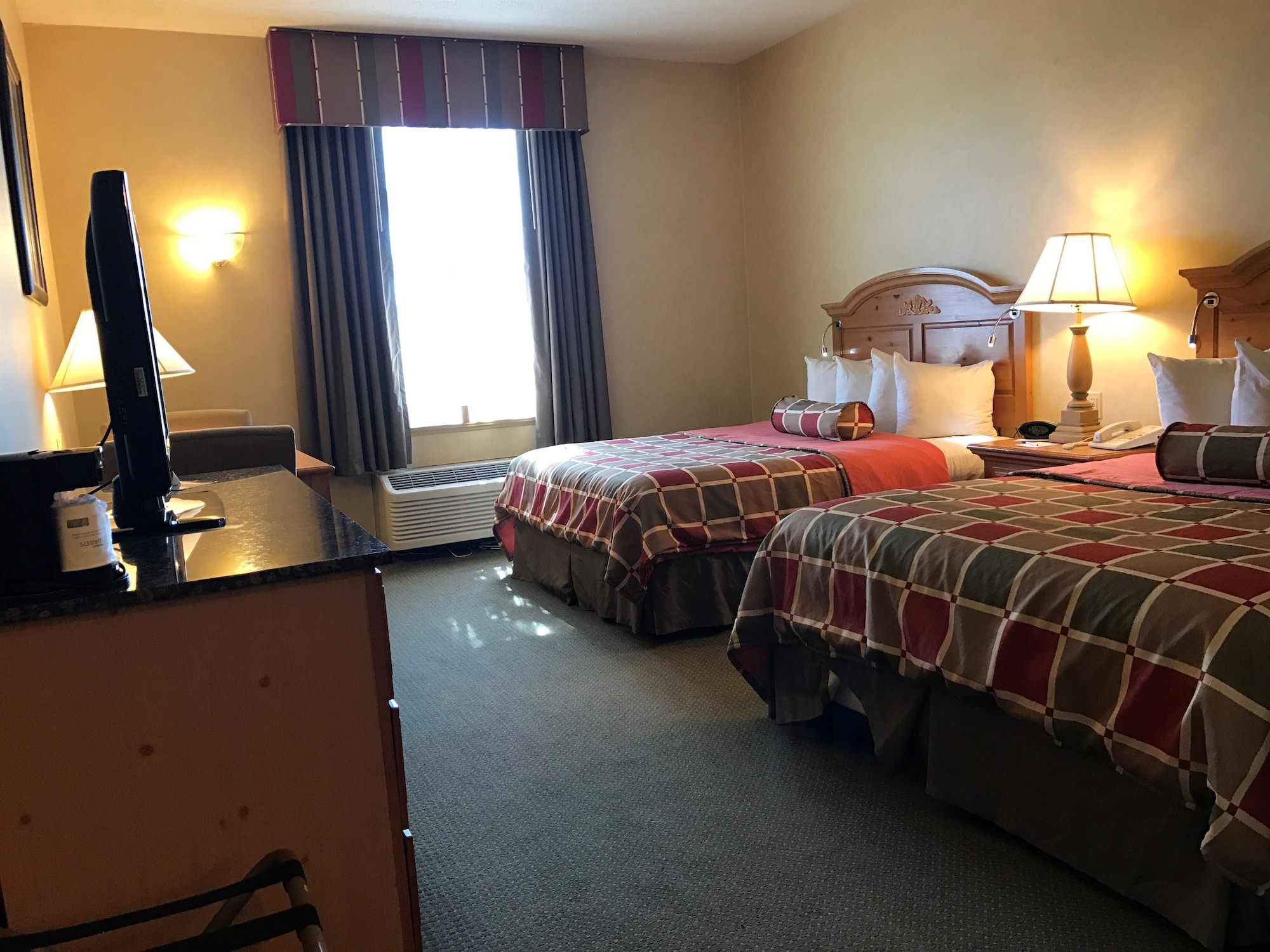 غرفة قياسية بسريرين كوين، Best Western Plus Revere Inn & Suites 4/10