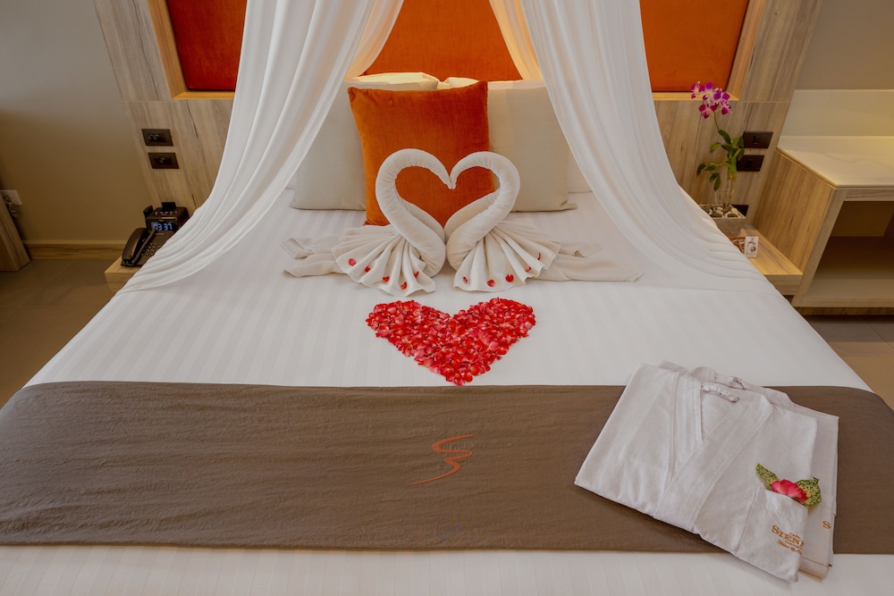 Cape Sienna Phuket Gourmet Hotel Villas 12/75