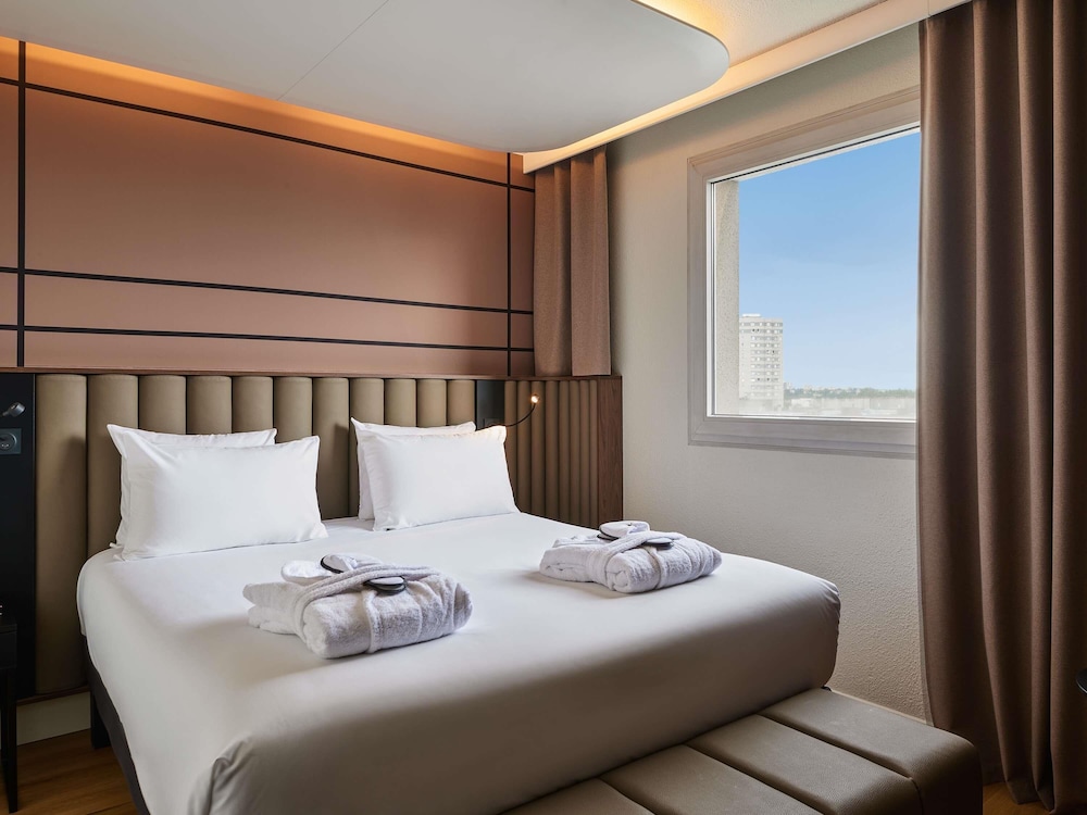 PRIVILEGE, DOUBLE BED