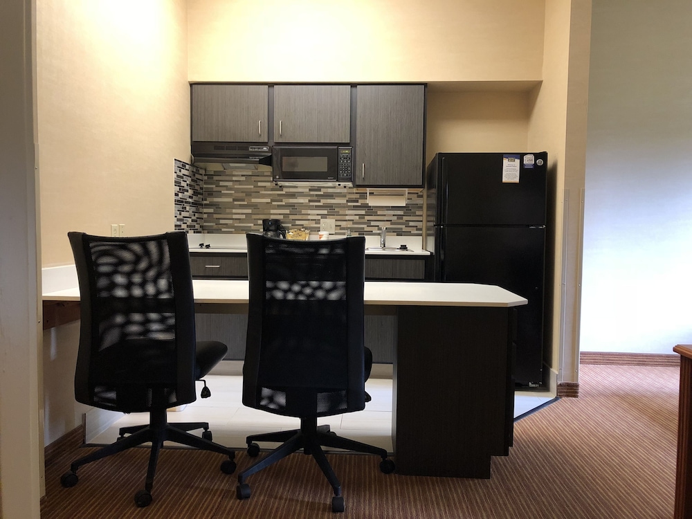 MainStay Suites of Lancaster County 40/42