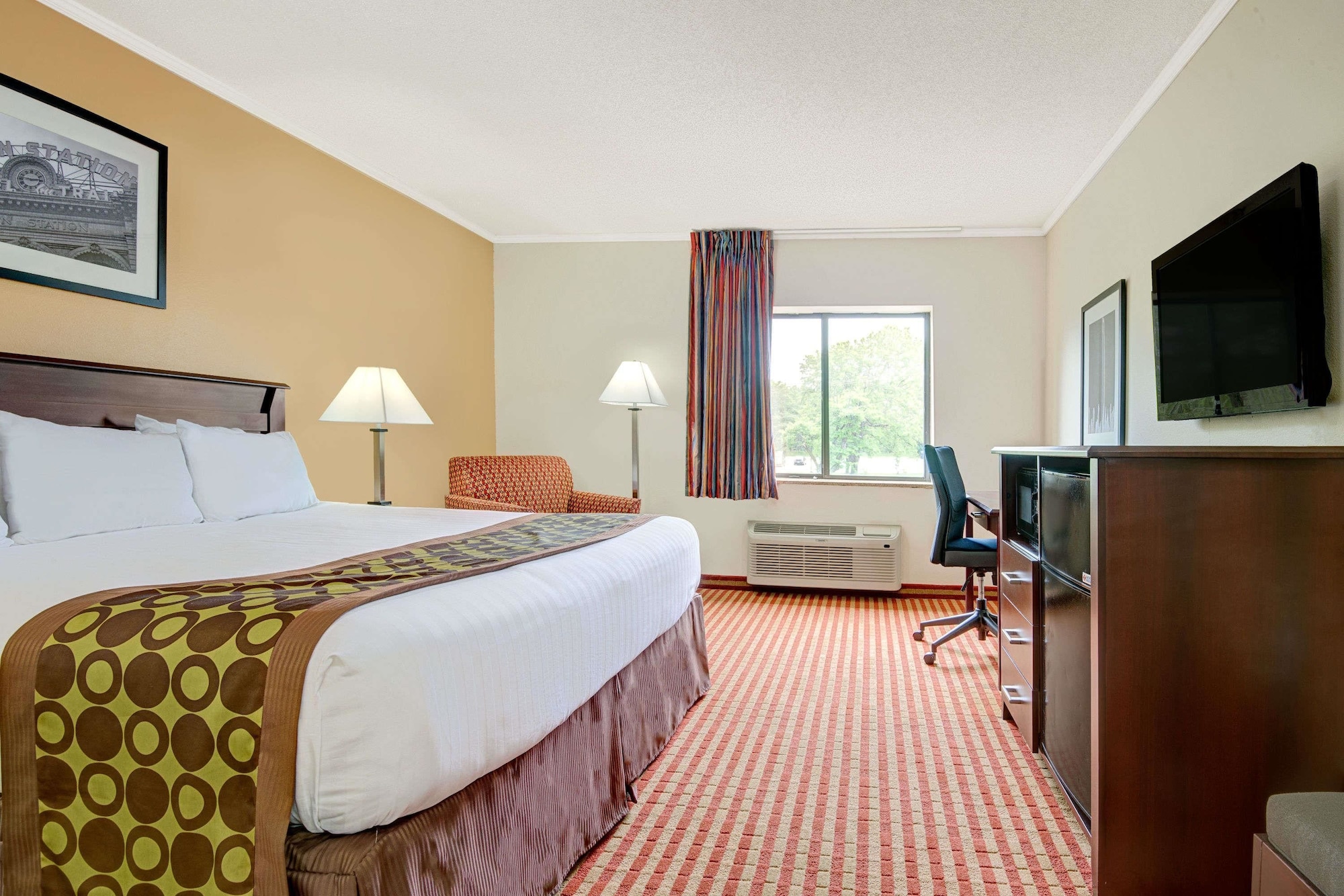 غرفة بسريرين كوين، Days Inn & Suites By Wyndham Kansas City South 3/7
