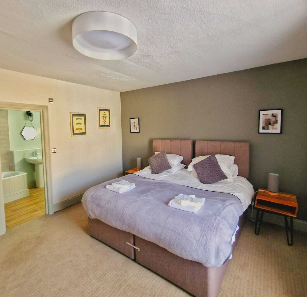OYO The Victorian Tap B&B 14/28