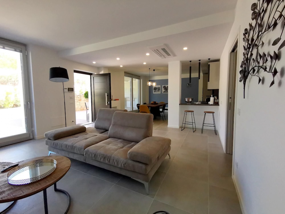 Villa Nucci 27/48