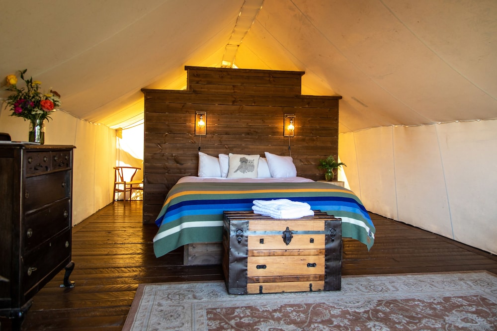 Conestoga Ranch Glamping Resort 14/100