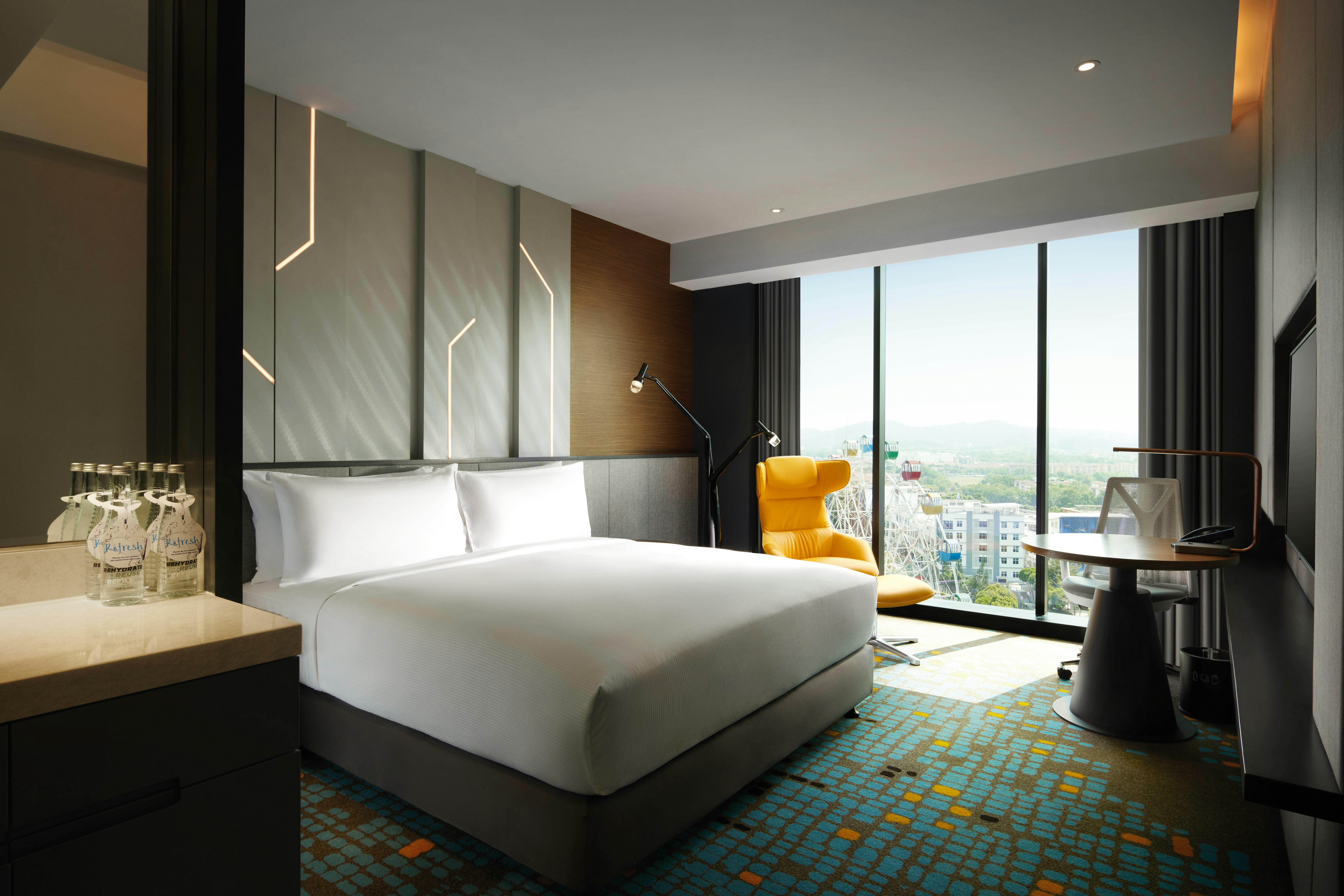 DELUXE, KING BED, PARK VIEW