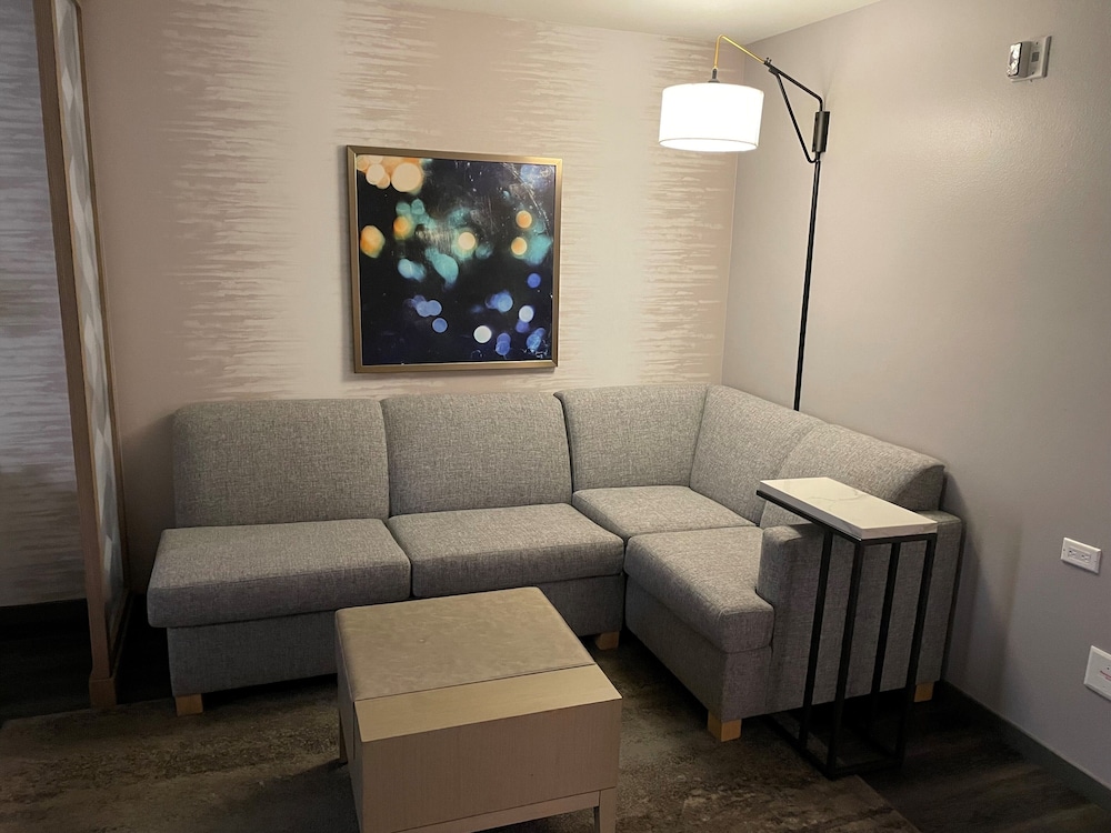 Hyatt Place Santa Barbara 32/55