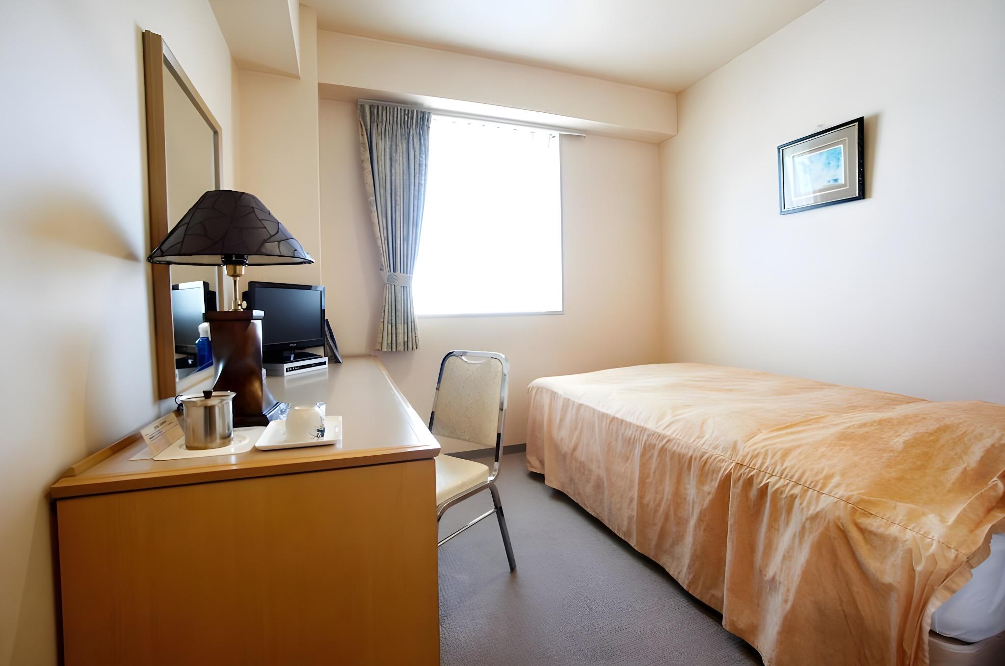 Semi Room, Semi Double Bed, Smoking