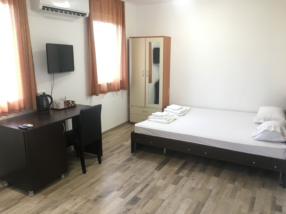 BASIC, QUEEN BED, CITY VIEW, SOFA