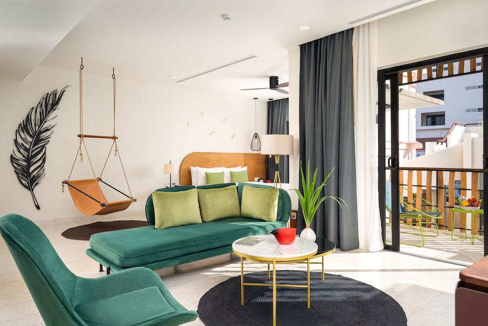 The Aviary Hotel 32/50