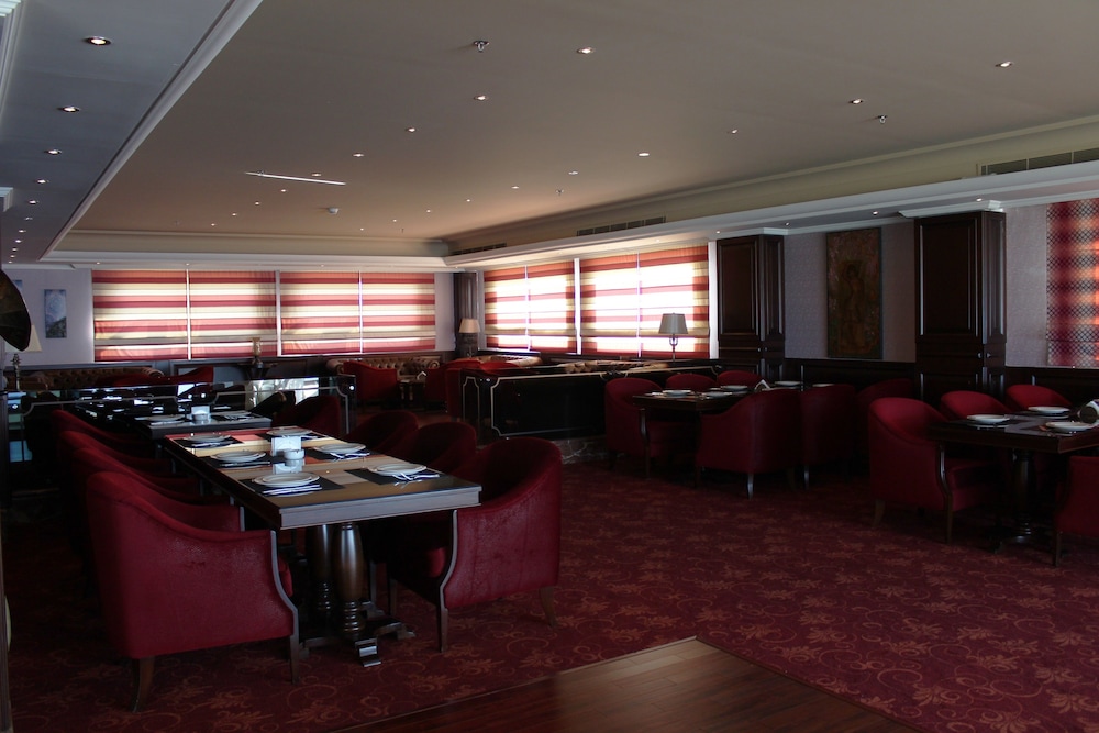 GOLDEN TULIP JIYEH MARINA RESORT 37/50