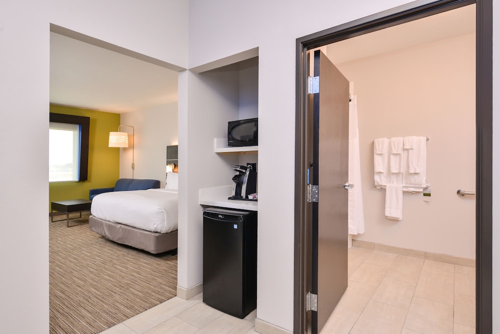 Holiday Inn Express Donaldsonville 13/70