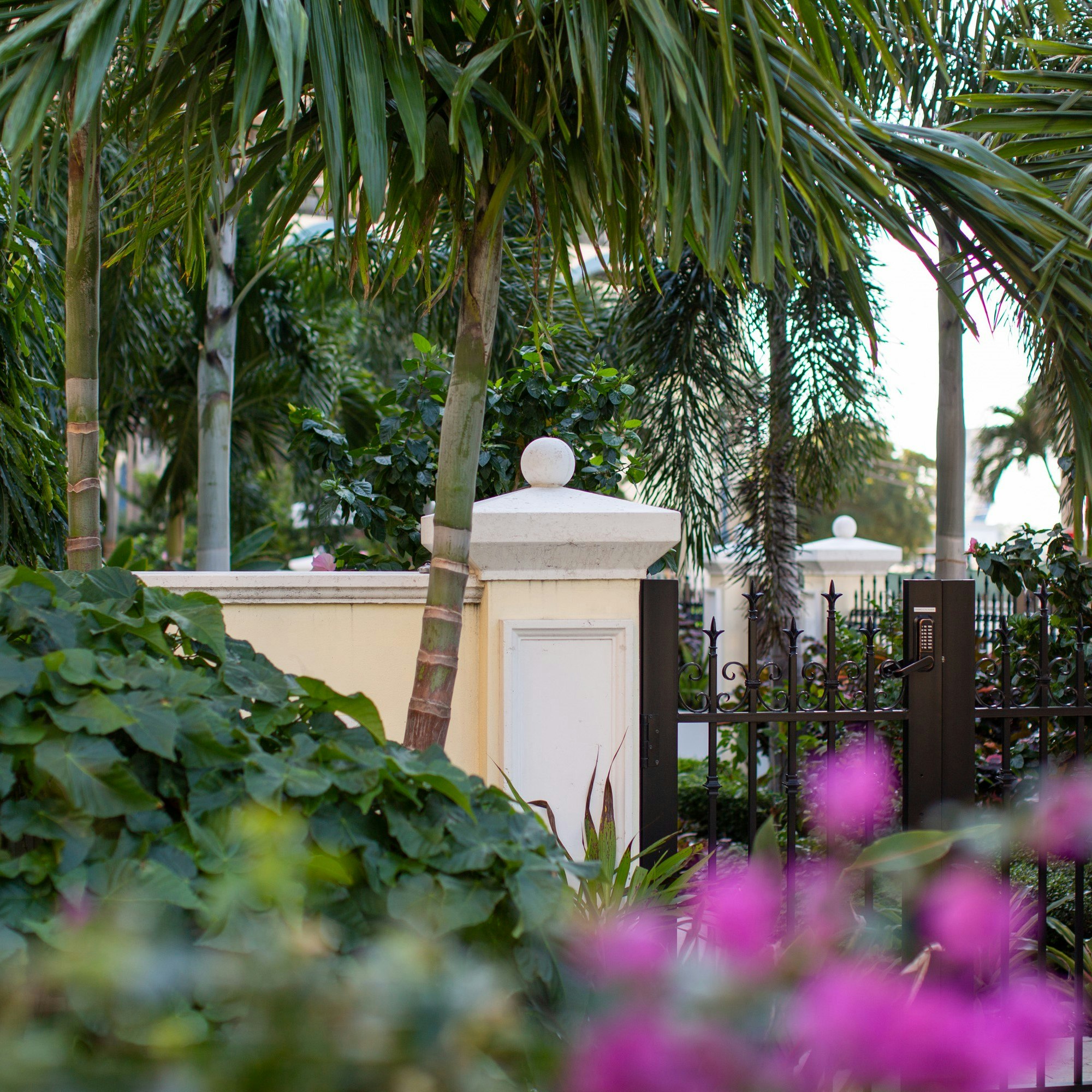 The Pillars Hotel 51/53