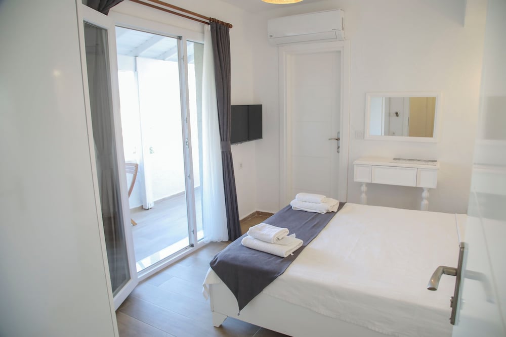 Alacati Londia Hotel 10/27