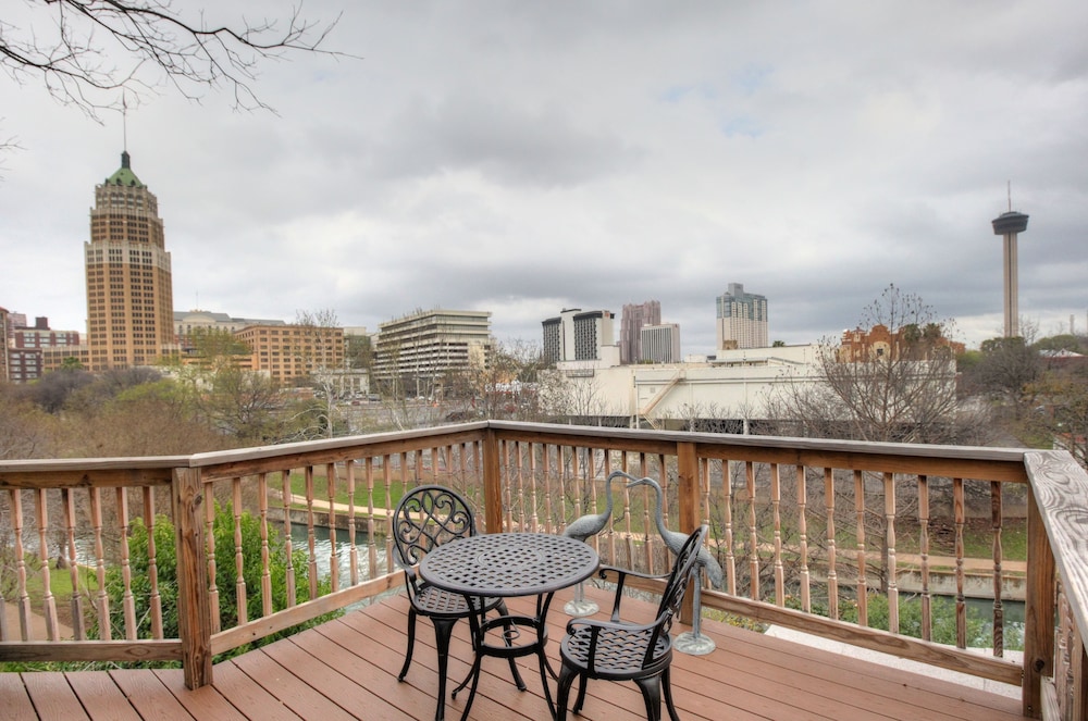 Inn on the Riverwalk 40/50