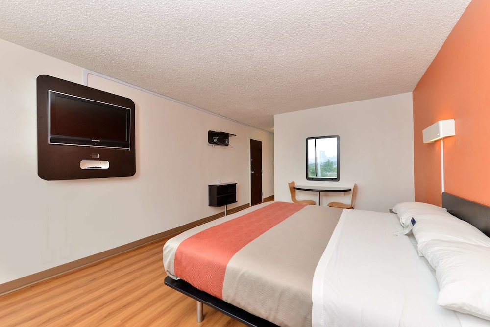Motel6 Fort Worth, TX - Downtown East 24/52