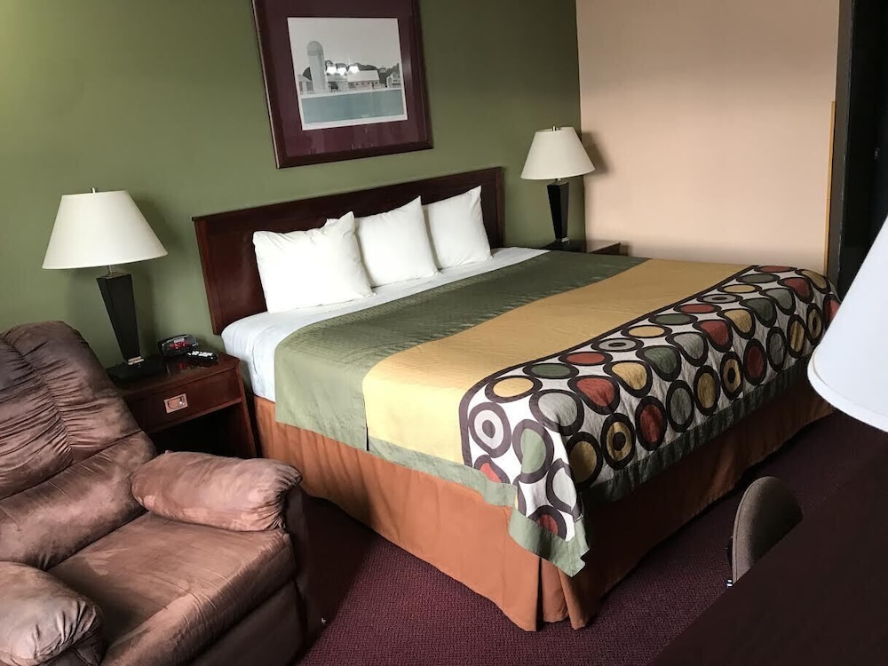 Heartland Hotel And Suites 32/62
