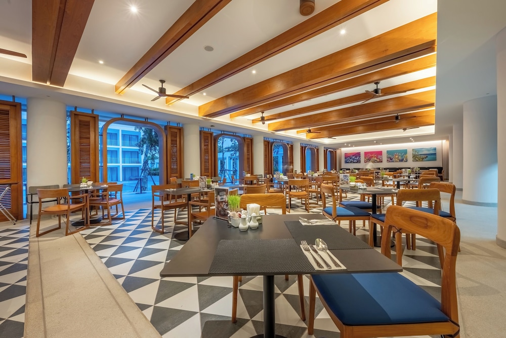 PATONG BEACH HOTEL 52/65