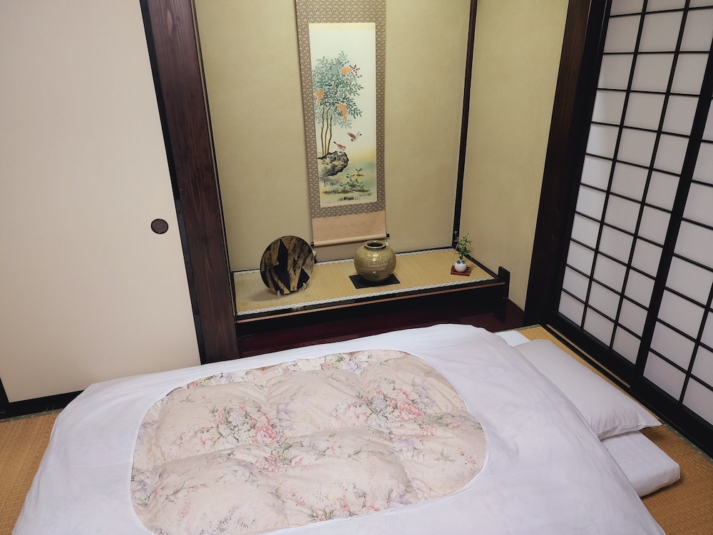 Japanese, 3 Futon Beds, Outdoor Bath
