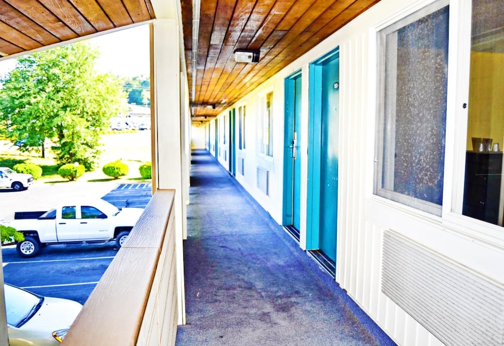 Flagship Inn And Suites 4/34