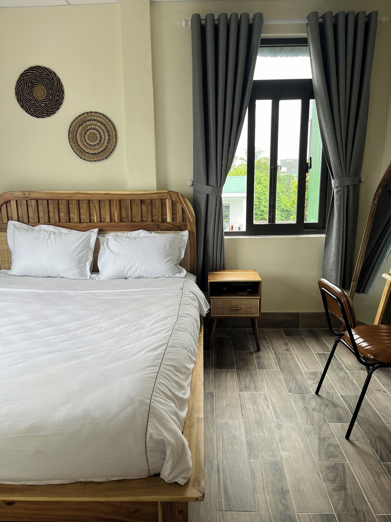 DELUXE, DOUBLE BED