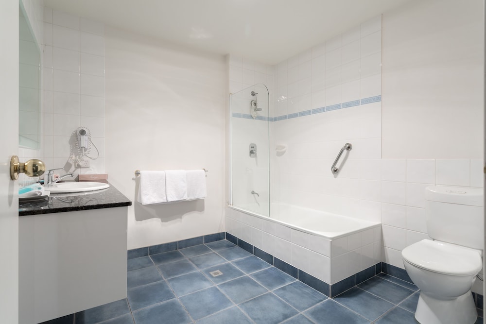Mayfair Plaza Motel 22/53
