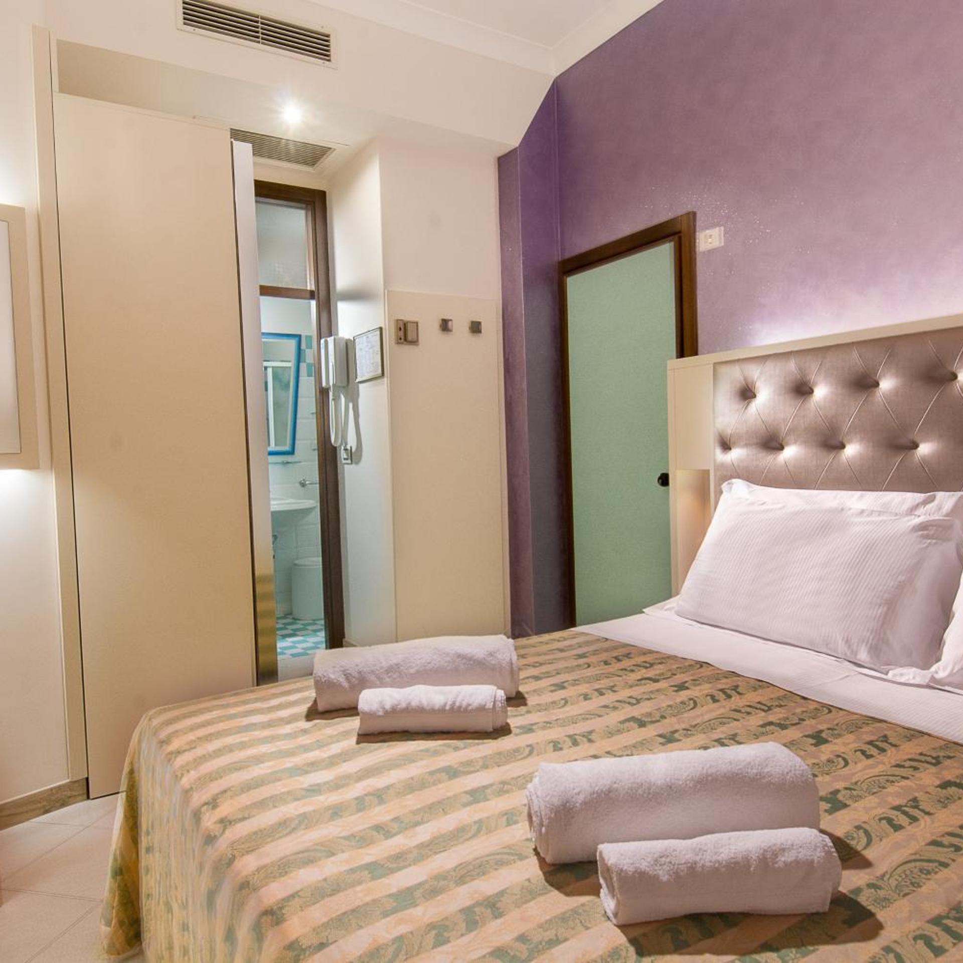 Room, Double or Twin Bed, Lateral Side Sea View