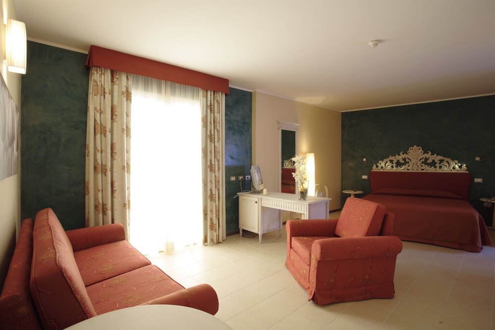 Janus Hotel 37/69