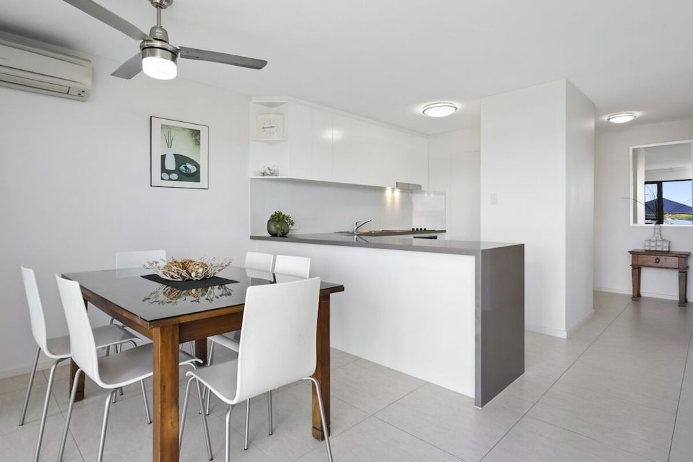 NOOSA SHORES RESORT 5/70