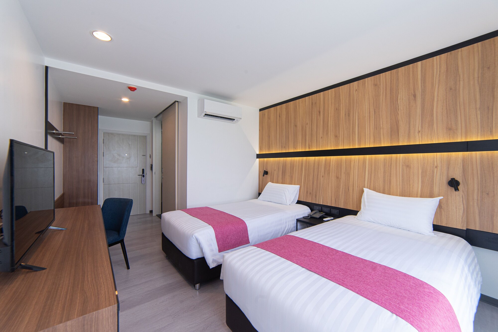 Deluxe, Twin Beds