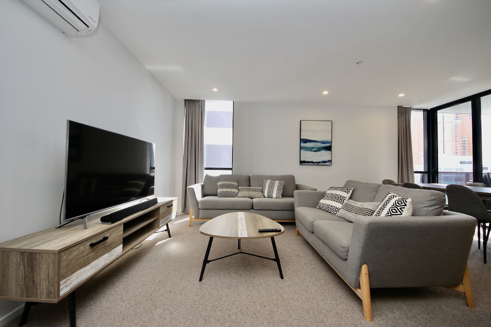 Qube Broadbeach 25/50