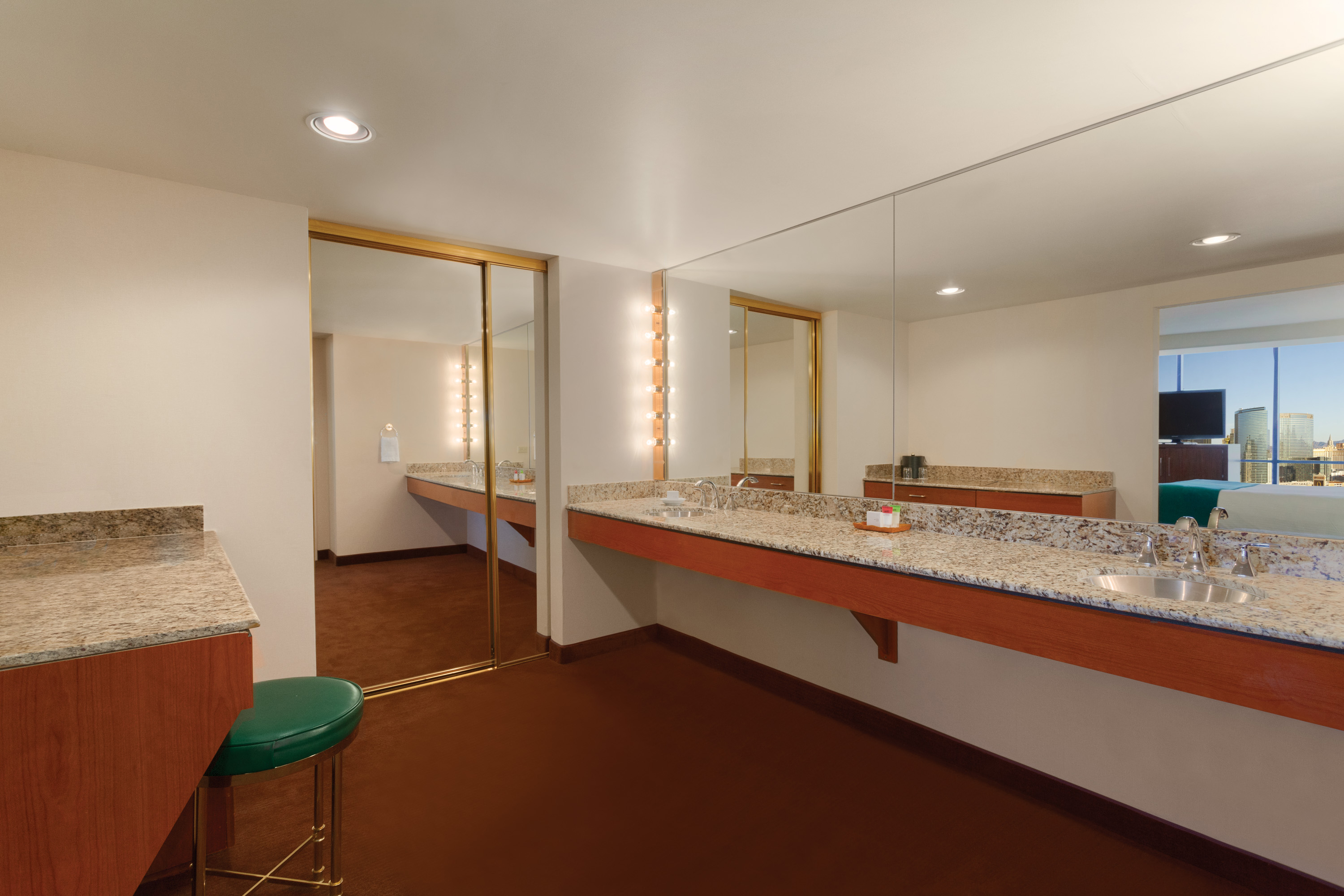 SUITE, 2 QUEEN BEDS
