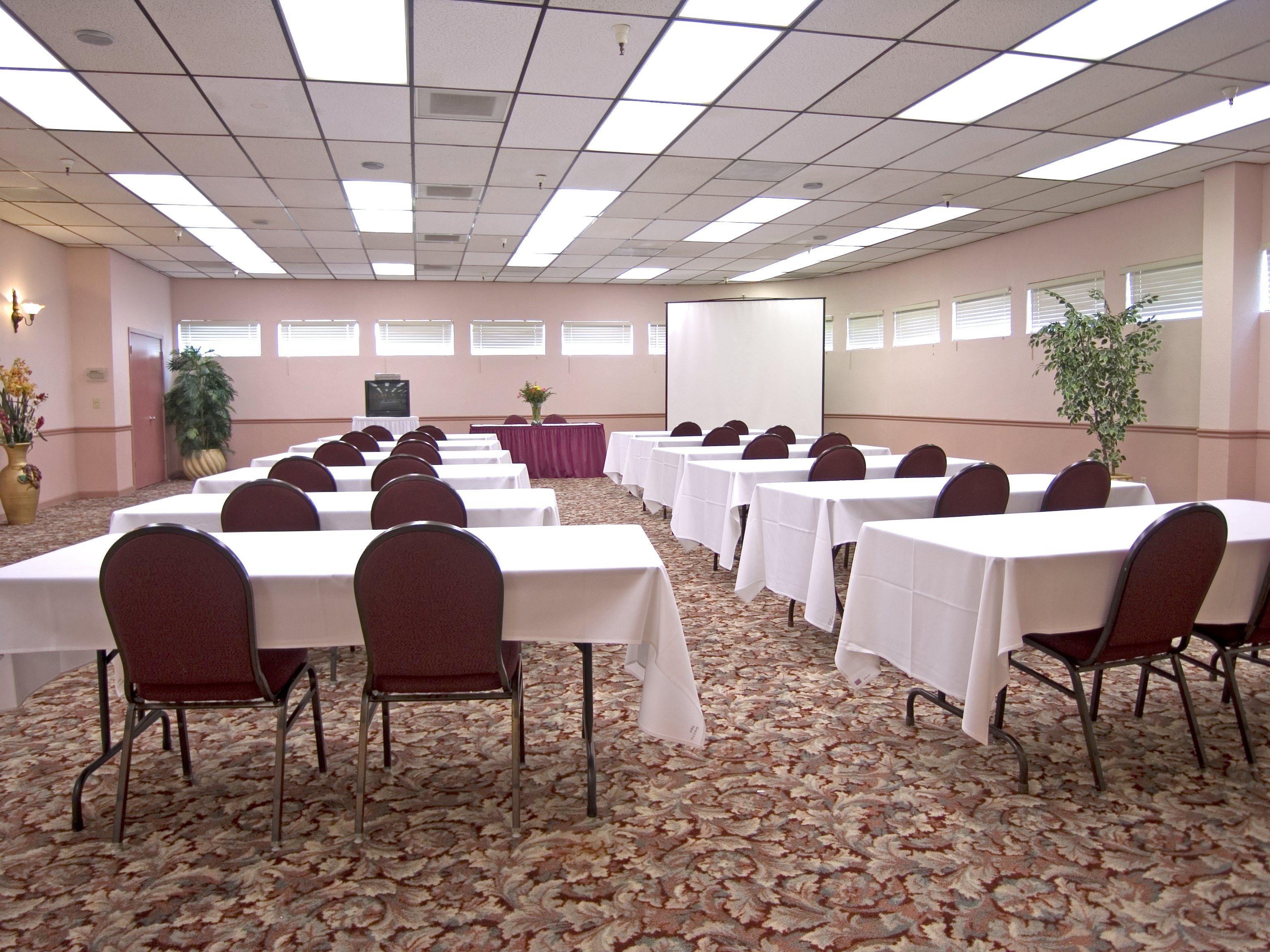 Holiday Inn Sacramento Rancho Cordova 68/77