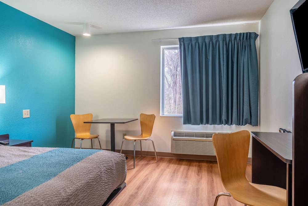 Motel6 Rocky Mount, NC 16/47