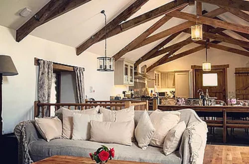 Burton Farmhouse 15/21