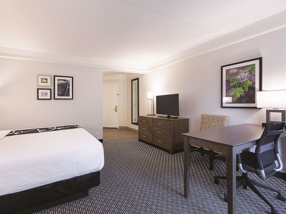 La Quinta Inn Suites By Wyndham Dallas Plano West 17/45