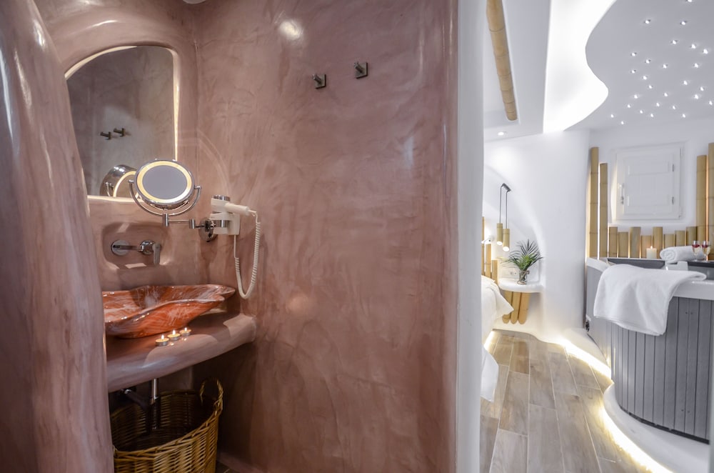 Naxos Island Escape Suites 70/71