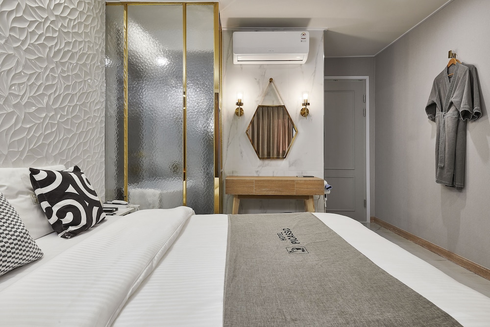Picasso Hotel 31/66