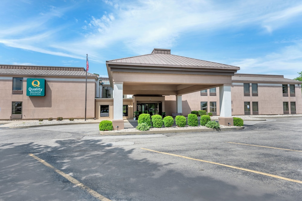 Quality Inn & Suites Near Amish Country 3/53
