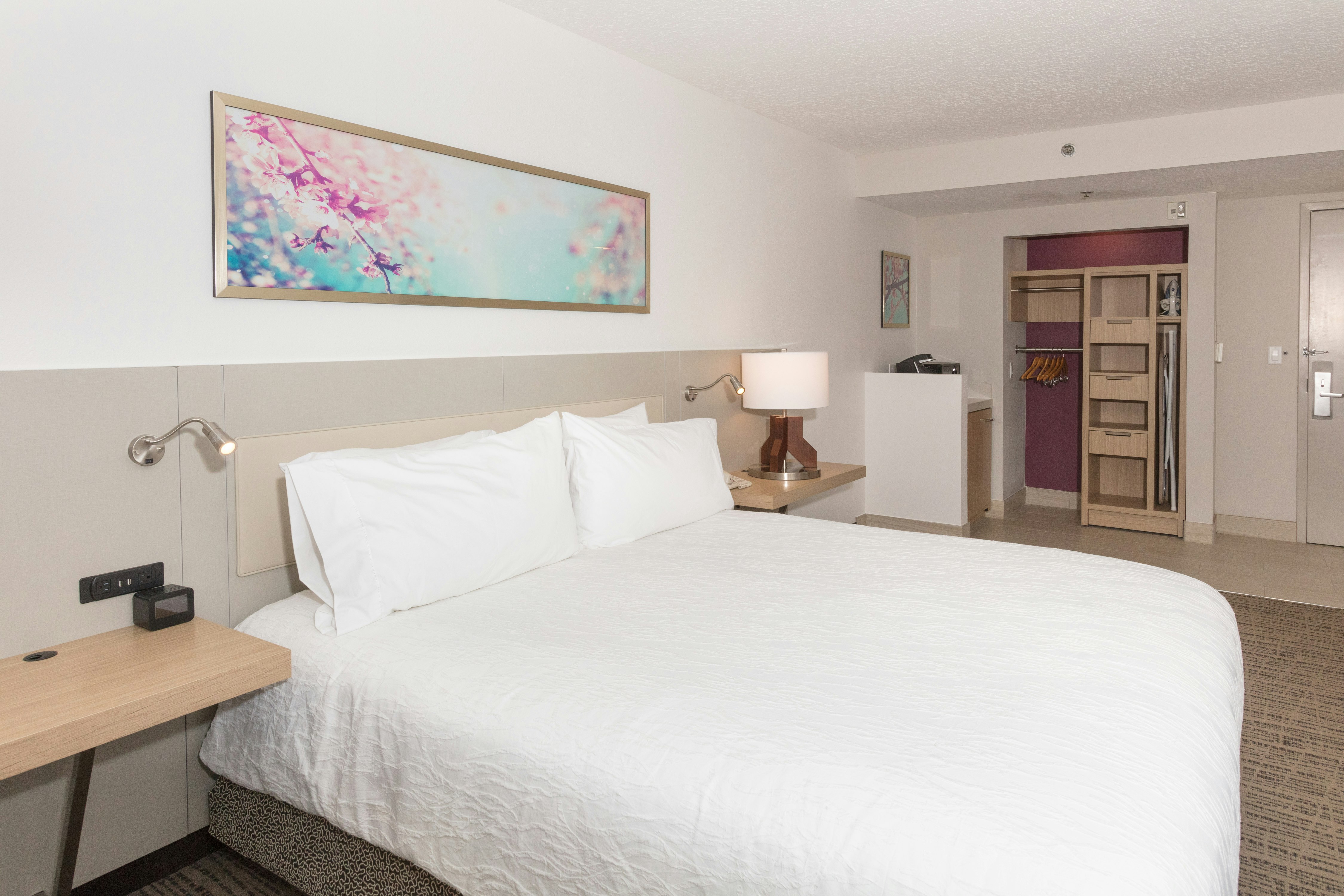 ROOM, KING BED, ACCESSIBLE