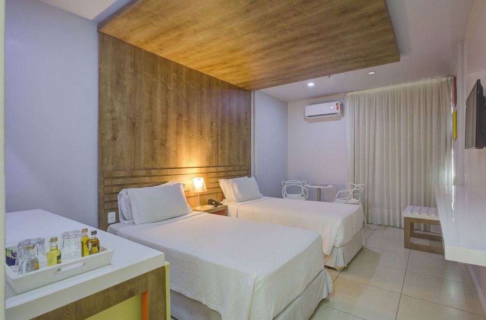 DELUXE, TWIN BEDS