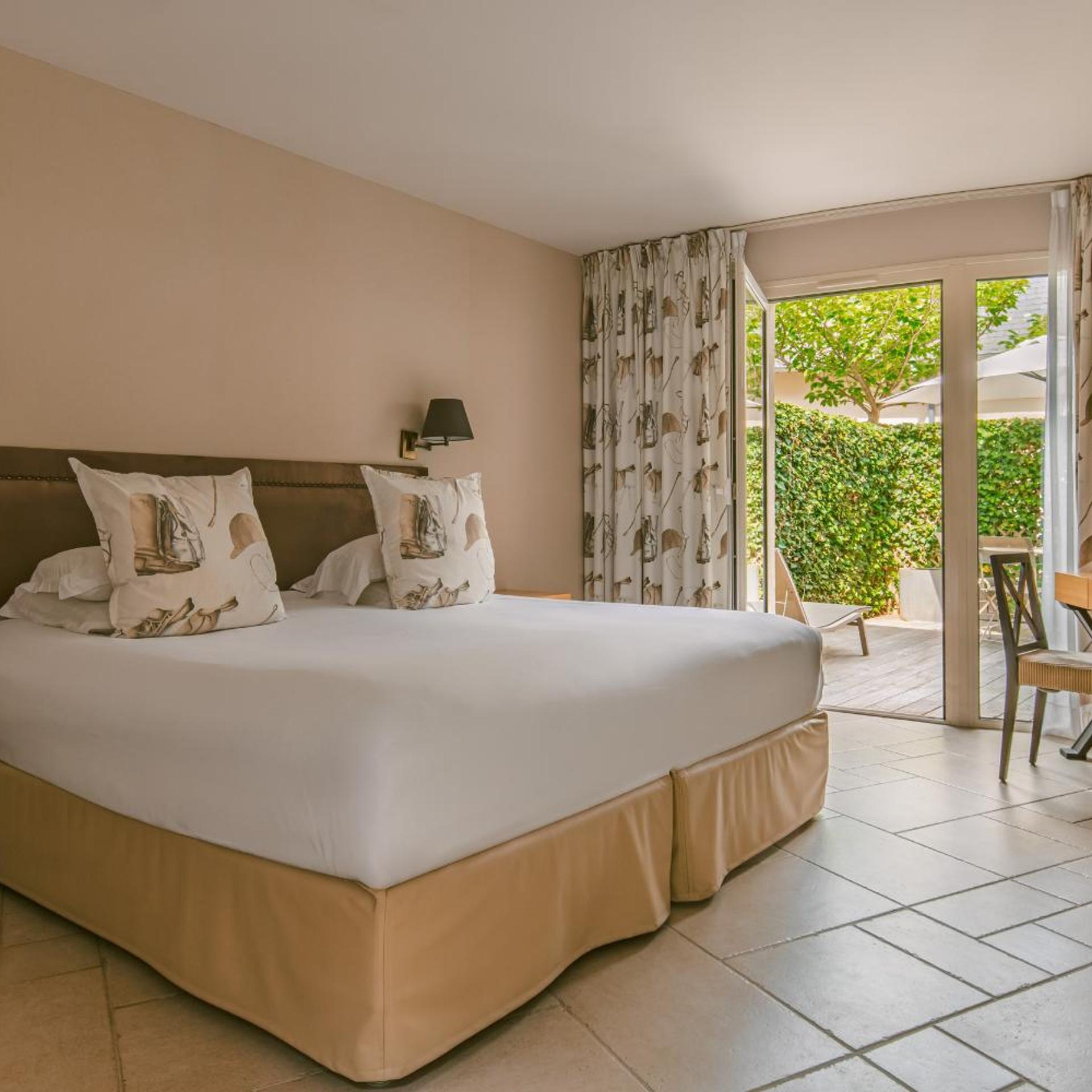 Manor, Suite