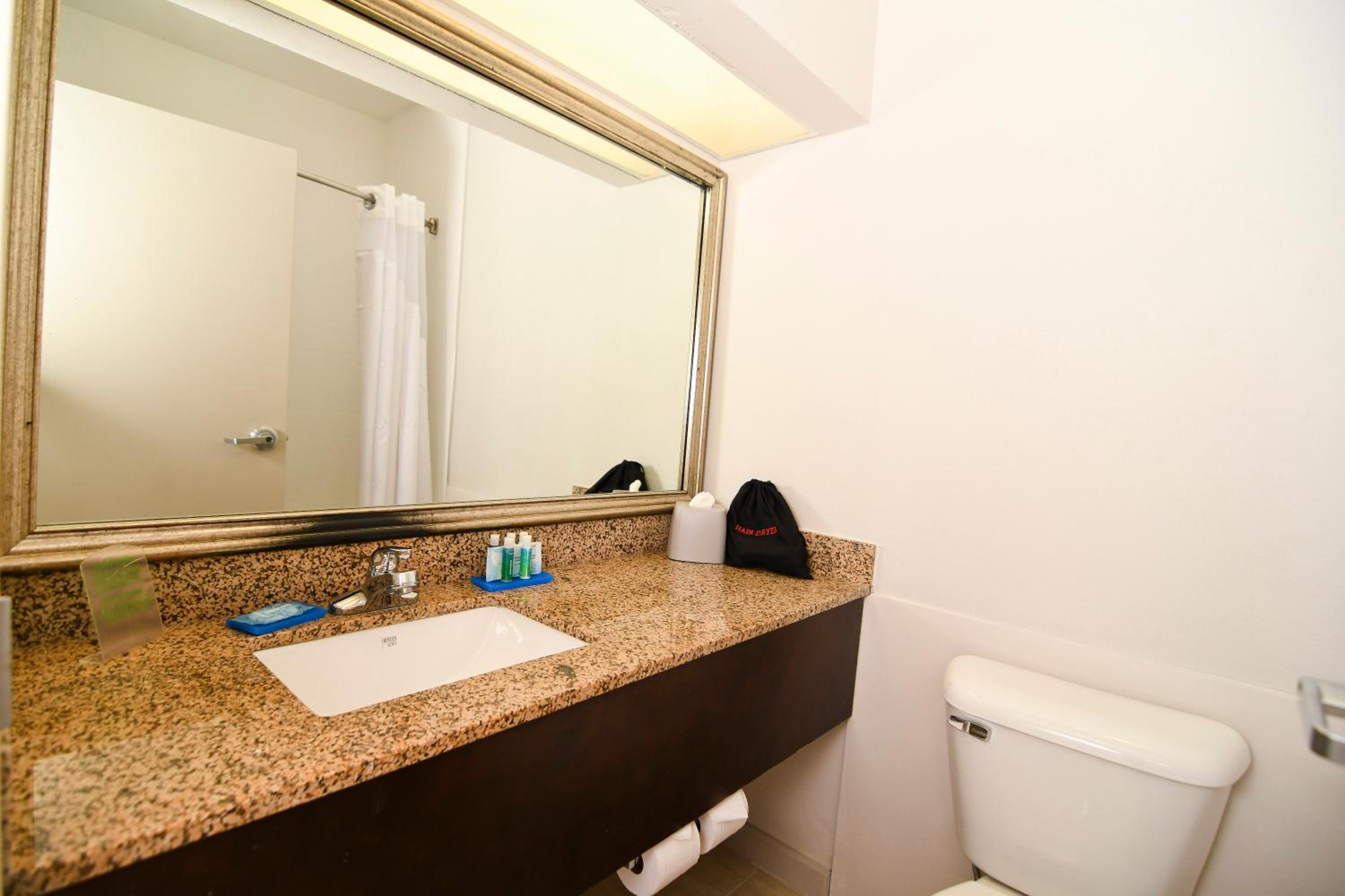 جناح بسريرين كوين مع أريكة، Holiday Inn Express Hotel And Suites Port Clinton Catawba Island 7/8