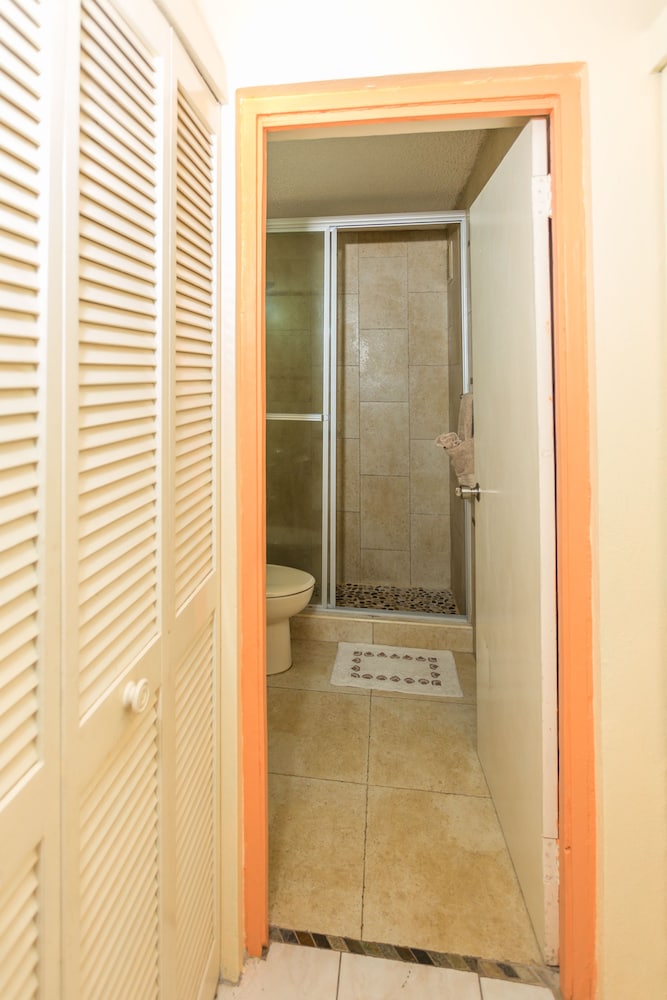 New Kingston C.A. Guest Apartments I 12/18