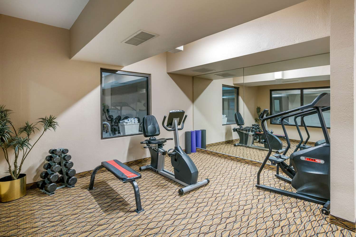 Quality Inn Suites Jefferson City 16/22